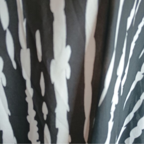 In'Voland Black and White Striped Kaftan Size 20W - Picture 3 of 5
